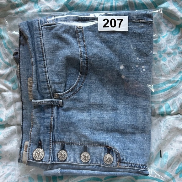 Seven7 Jean Shorts Womens Size 16 Blue Sexy Relaxed Cuffed BleachDots Button Fly - Picture 14 of 14